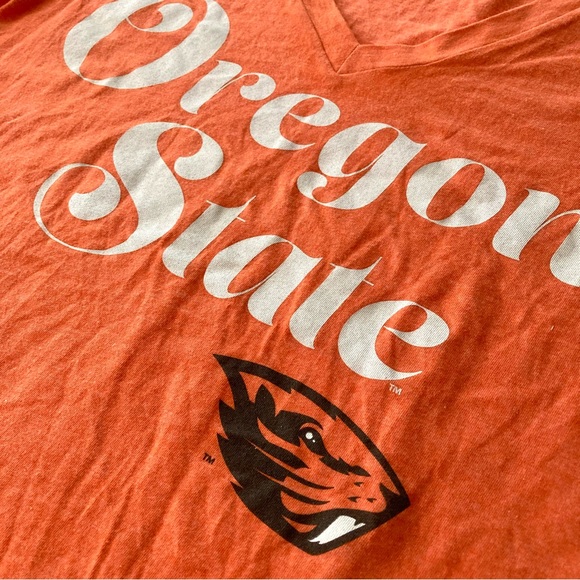 Oregon State Beavers V-Neck T-Shirt in Orange Size Small - Picture 6 of 6